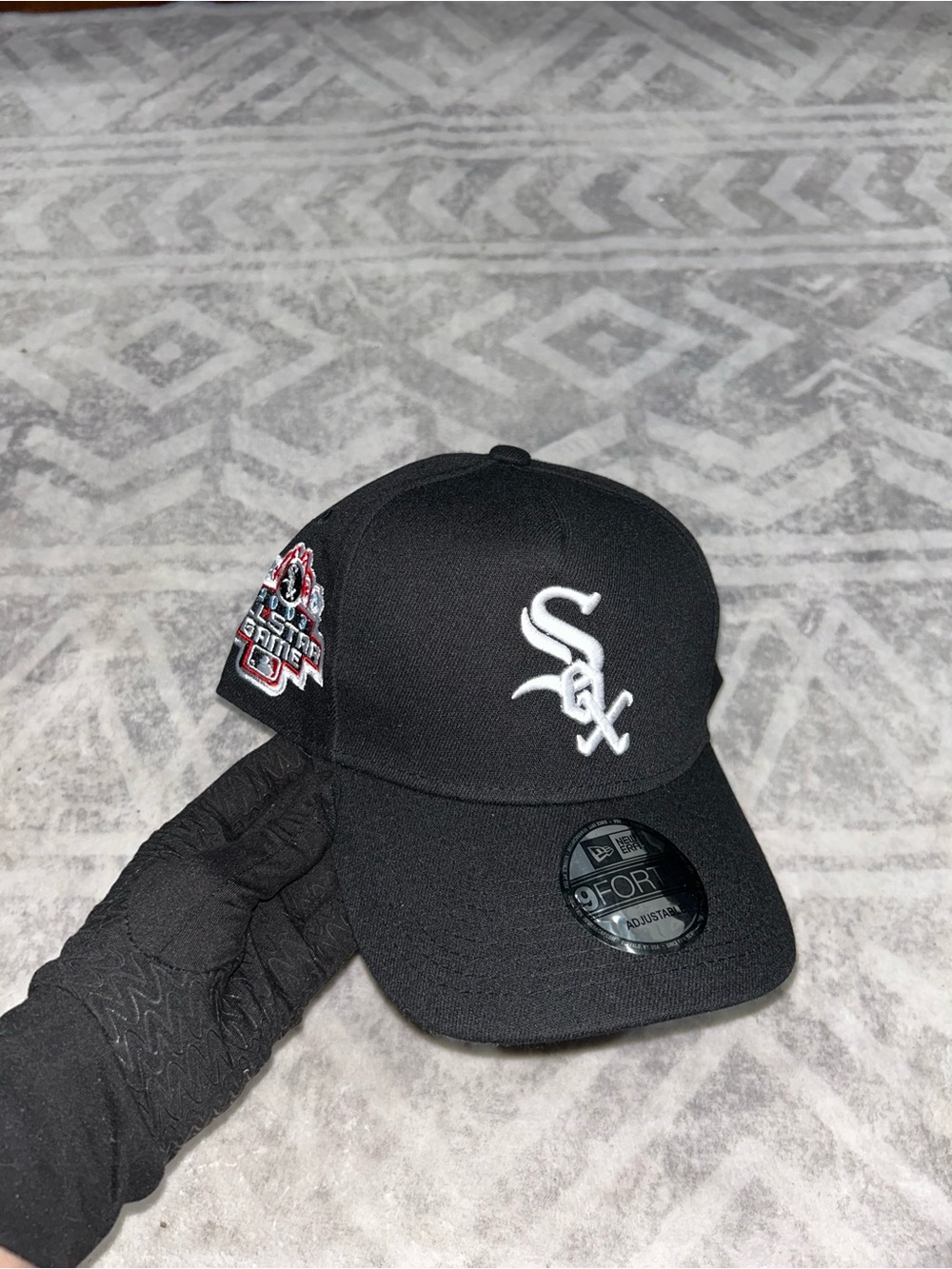 New Era Black Chicago White Sox 9FORTY Embroidered Logo Cap